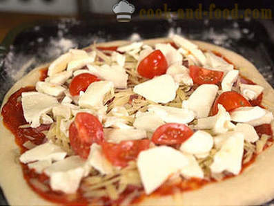 Pizza dengan sosej salai - resipi yang paling mudah
