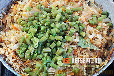 Vegetarian rebus sayur-sayuran dengan kubis