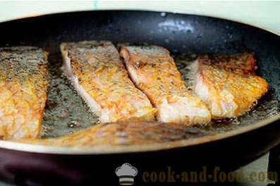 Ikan bakar dengan sayur-sayuran dalam ketuhar