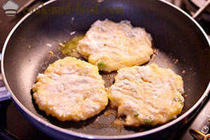 Penkek kentang dengan keju dan bawang hijau