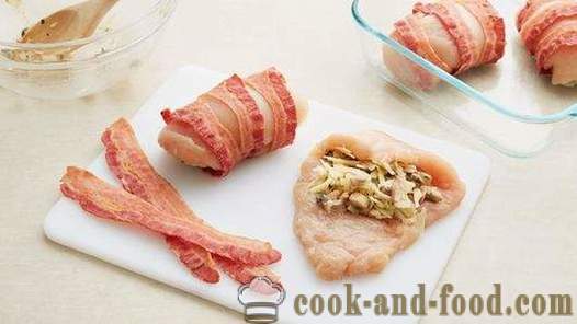 Disumbat dada ayam dengan cendawan dibungkus dalam bacon