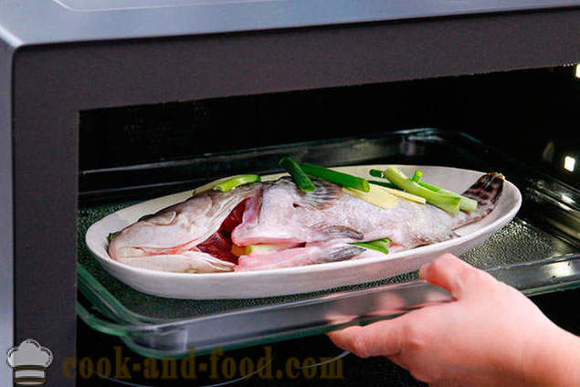 Sea bass dibakar dalam resipi ketuhar