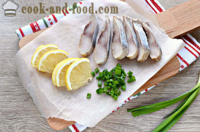 Sandwic perayaan dengan herring dan lemon - bagaimana untuk memasak sandwic indah dengan beberapa keping herring, langkah demi langkah resipi foto