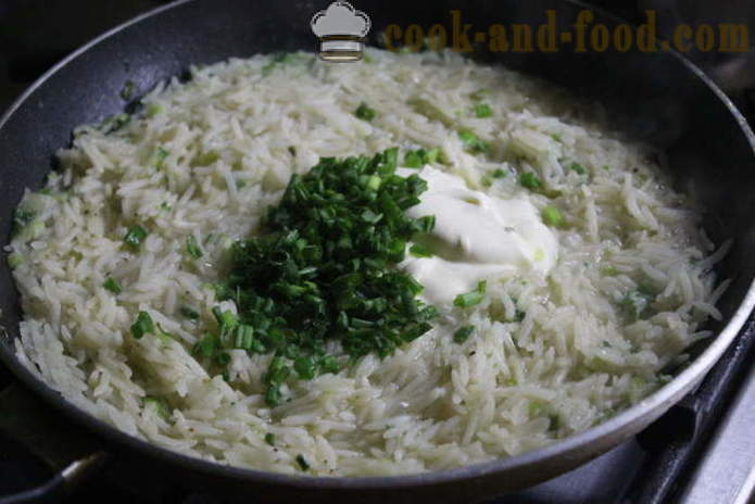 Lazat hiasan beras rapuh dengan krim masam dan herba - bagaimana untuk memasak hidangan sampingan yang lazat beras, langkah demi langkah resipi foto