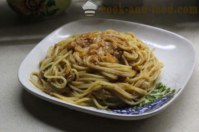 Spageti dengan tuna dalam tin dalam sos tomato krim - kedua-dua lazat untuk memasak spageti, langkah demi langkah resipi foto