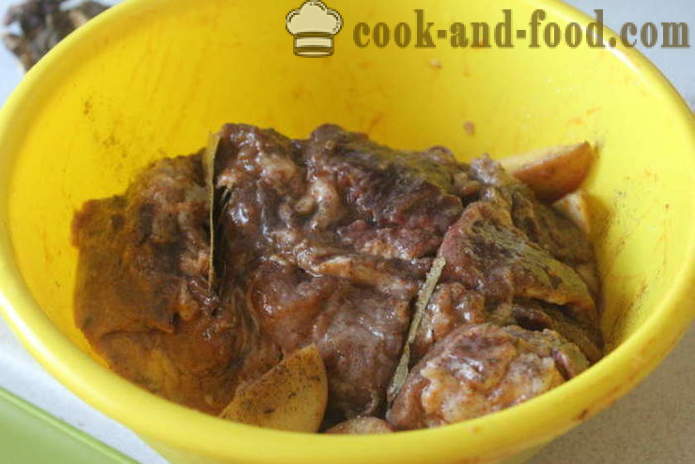 Daging babi panggang dengan epal dan madu - seperti panggang daging babi berair dalam foil, dengan langkah demi langkah resipi foto