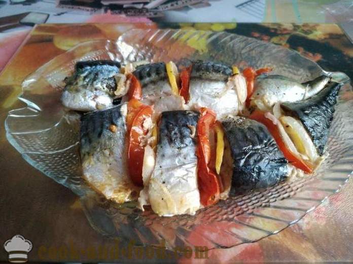 Ikan kembung bakar dengan tomato dan limau dalam kerajang - seperti ikan kembung bakar dengan lemon di dalam oven, dengan langkah demi langkah resipi foto