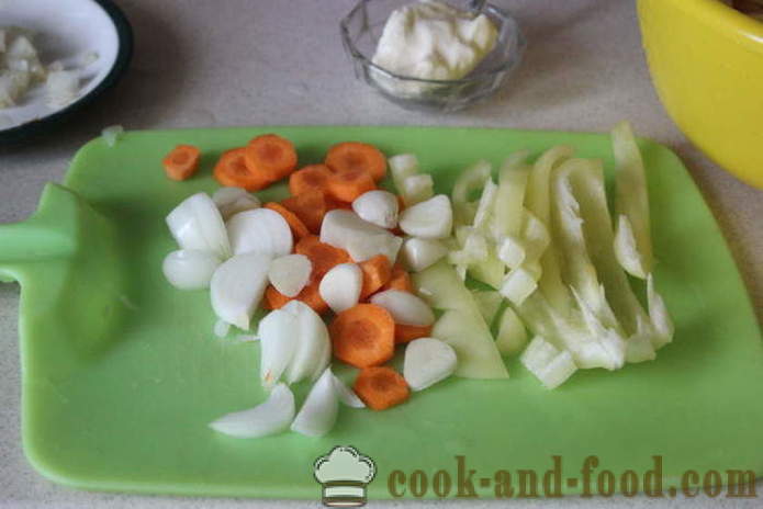 Kentang muda dalam periuk dengan sosej dan sayur-sayuran - bagaimana untuk memasak panggang dalam ketuhar kentang muda, langkah demi langkah resipi foto