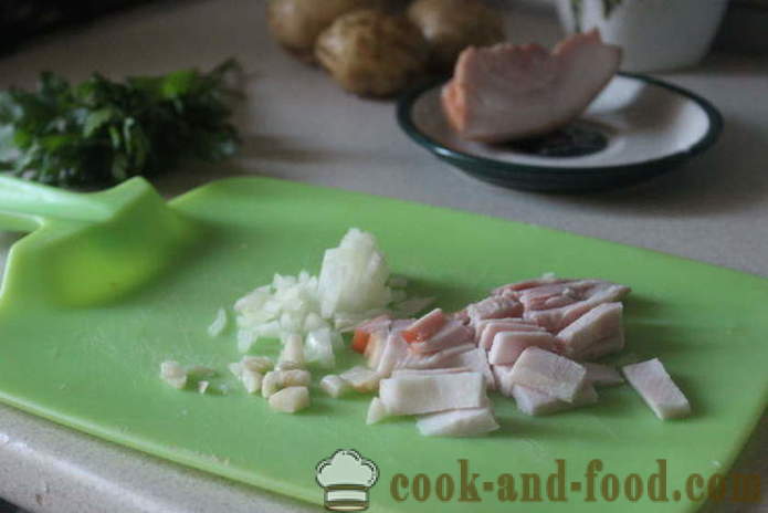 Kentang yang lazat dengan bawang putih dan daging - bagaimana untuk memasak kentang baru lazat, langkah demi langkah resipi foto