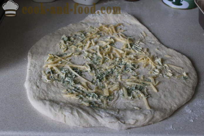 Roti buatan sendiri keju dengan herba - satu langkah dengan roti keju langkah resipi dalam ketuhar, dengan gambar