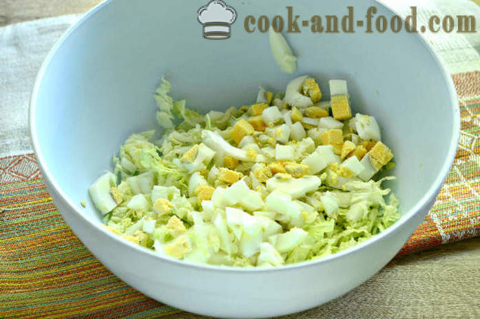 Salad dengan kubis Cina, croutons dan ayam - bagaimana untuk membuat salad kubis Cina yang lazat, dengan langkah demi langkah resipi foto