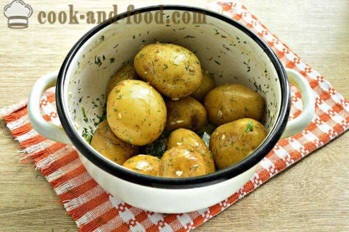 Rebus kentang baru dengan bawang putih dan herba - bagaimana untuk memasak kentang baru lazat dan betul langkah demi langkah resipi foto