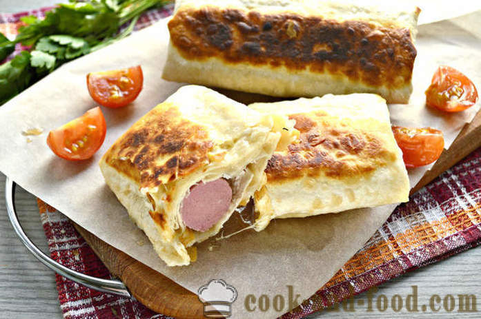 Sosej dalam roti pita dengan keju dan mayonis - bagaimana untuk membuat sosej dalam roti pita, langkah demi langkah resipi foto
