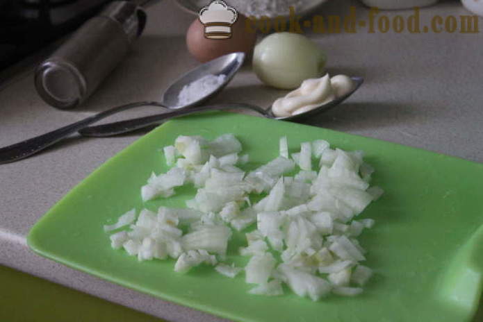 Cutlets dada ayam dengan mayonis dan bawang Marzipan