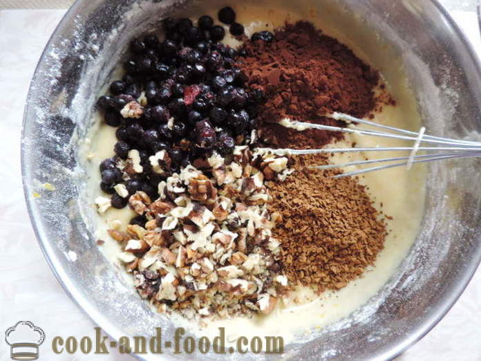 Kek blueberry dengan walnut - bagaimana untuk membuat pai blueberry dengan kacang dan koko, dengan langkah demi langkah resipi foto