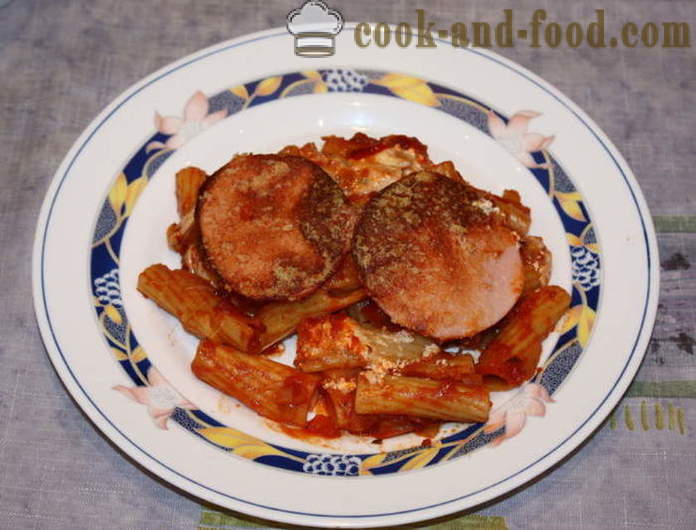 Itali Ziti hidangan - seperti pasta bakar dalam ketuhar dengan keju, tomato dan ham, langkah demi langkah resipi foto