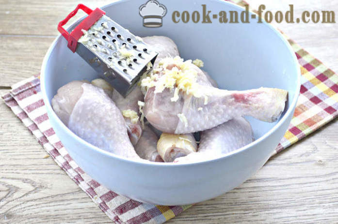 Drumsticks lazat ayam dalam ketuhar - seperti peha ayam panggang yang lazat, langkah demi langkah resipi foto