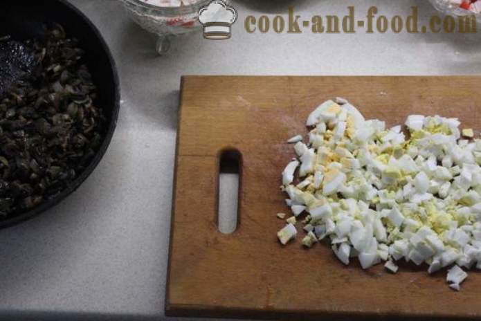 Salad ketam berlapis dengan nasi dan cendawan - bagaimana untuk memasak salad ketam dengan nasi dan cendawan, langkah demi langkah resipi foto