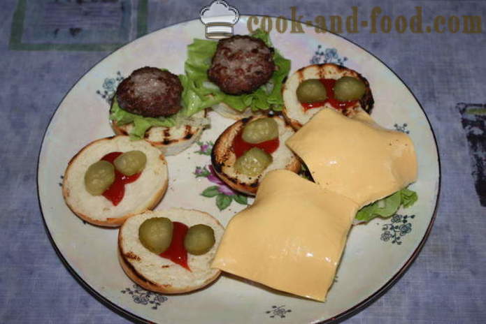 Patties hamburger lazat di McDonald - bagaimana untuk membuat hamburger di rumah, langkah demi langkah resipi foto