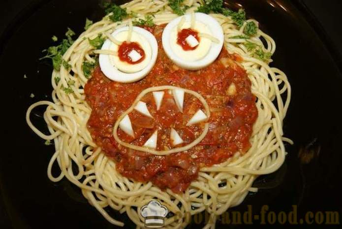 Spaghetti Monster - ringan dan hidangan panas yang lazat untuk Halloween dengan tangannya, langkah demi langkah resipi foto