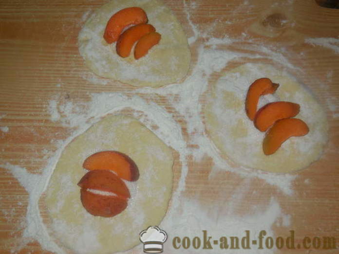 Kek dari keju lembut doh dengan aprikot dalam kuali - bagaimana untuk membuat kek dengan aprikot, langkah demi langkah resipi foto