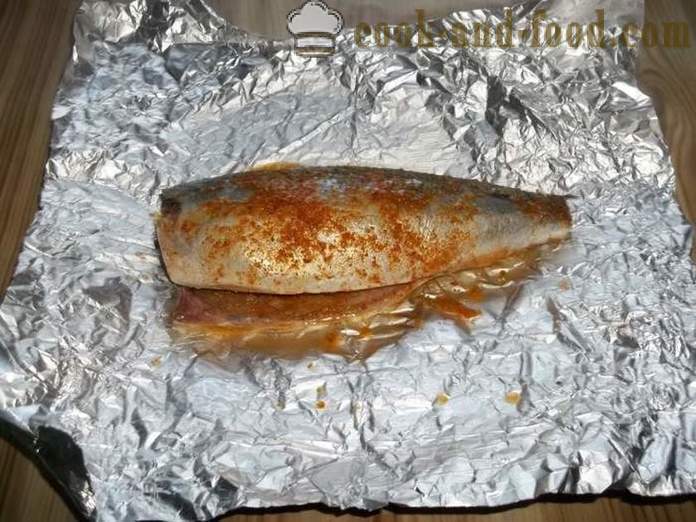 Ikan kembung bakar dalam foil dalam oven - bagaimana untuk memasak ikan kembung dalam foil, dengan langkah demi langkah resipi foto