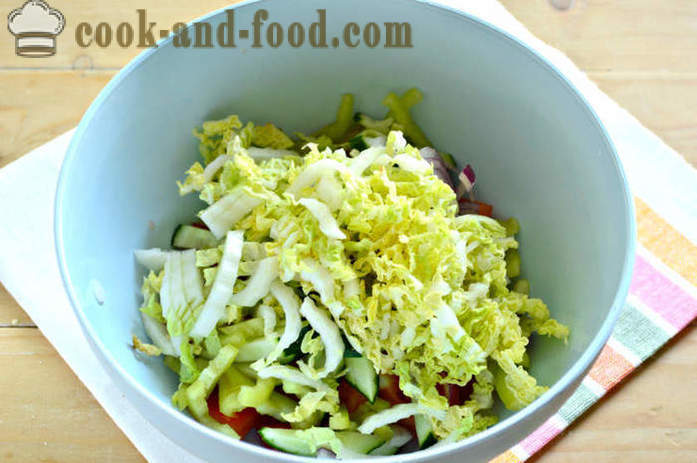 Salad lazat dengan kubis Cina dan sayur-sayuran - bagaimana untuk membuat salad kubis Cina, tomato dan timun, dengan langkah demi langkah resipi foto