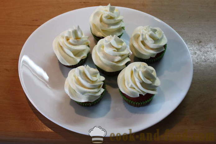 Cupcakes merah dan putih - bagaimana untuk membuat cupcakes baldu merah di rumah, langkah demi langkah resipi foto