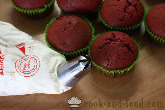 Cupcakes merah dan putih - bagaimana untuk membuat cupcakes baldu merah di rumah, langkah demi langkah resipi foto