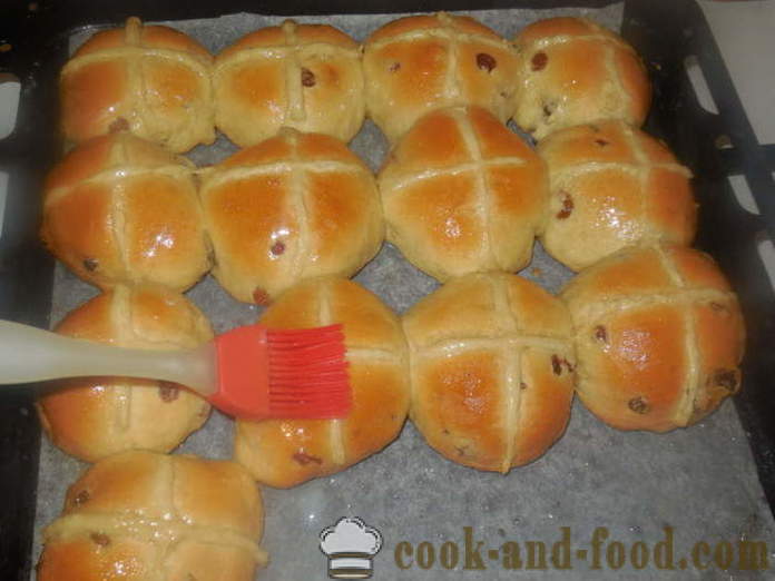 Roti mudah dan indah untuk Paskah - bagaimana untuk membakar bun Paskah, langkah demi langkah resipi foto