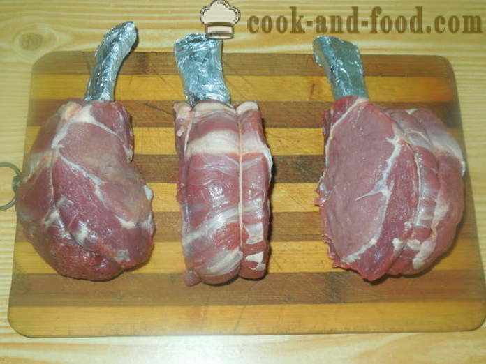 Baked anak lembu pinggang pada tulang - bagaimana untuk memasak pinggang berair pada tulang di dalam oven, dengan langkah demi langkah resipi foto