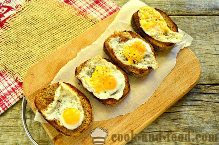 Roti bakar Perancis dengan telur dan sayur-sayuran pada kuali - bagaimana untuk membuat roti bakar dengan telur untuk sarapan pagi, langkah demi langkah resipi foto