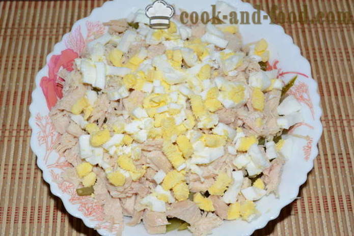 Salad saderi dengan ayam, telur, timun dan mayonis - Bagaimana untuk menyediakan salad akar saderi, langkah demi langkah resipi foto