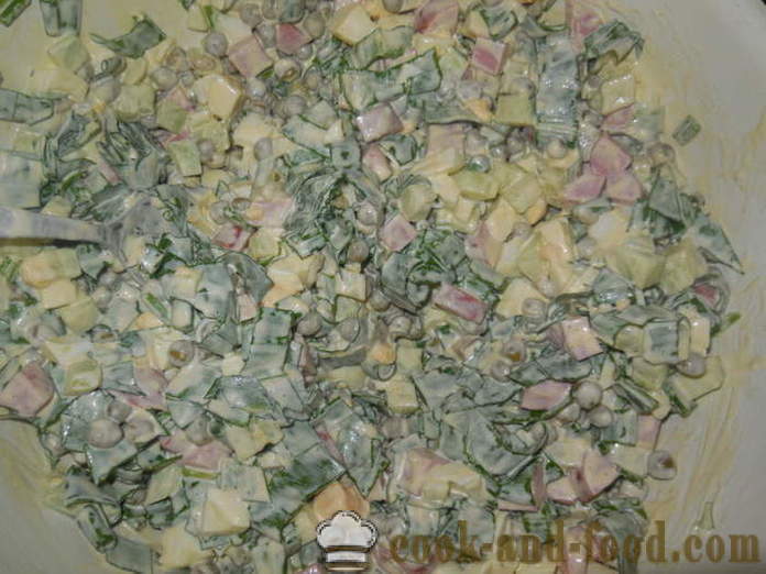 Salad musim bunga dengan bawang putih liar dengan telur, timun dan lada - bagaimana untuk memasak dengan betul salad bawang putih segar, langkah demi langkah resipi foto