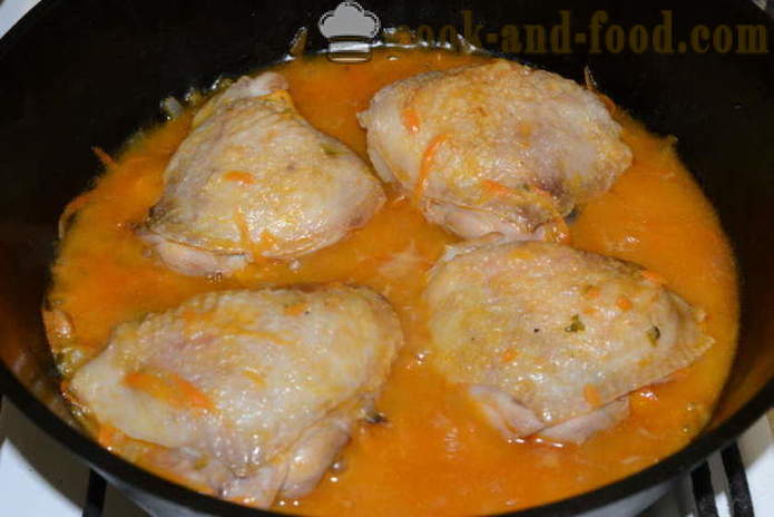 Paha ayam tumis dengan bawang, lobak merah dan timun jeruk - bagaimana untuk memasak paha ayam lazat dalam periuk, dengan langkah demi langkah resipi foto