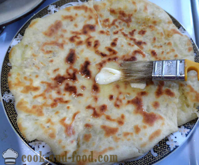 Gozleme roti Turki dengan daging atau keju, sayur-sayuran dan kentang - bagaimana untuk memasak roti gulung Turki, langkah demi langkah resipi foto