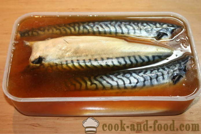 Ikan kembung lazat, salai sekam teh dan bawang - bagaimana untuk merokok mackerel dalam kulit bawang di rumah, langkah demi langkah resipi foto