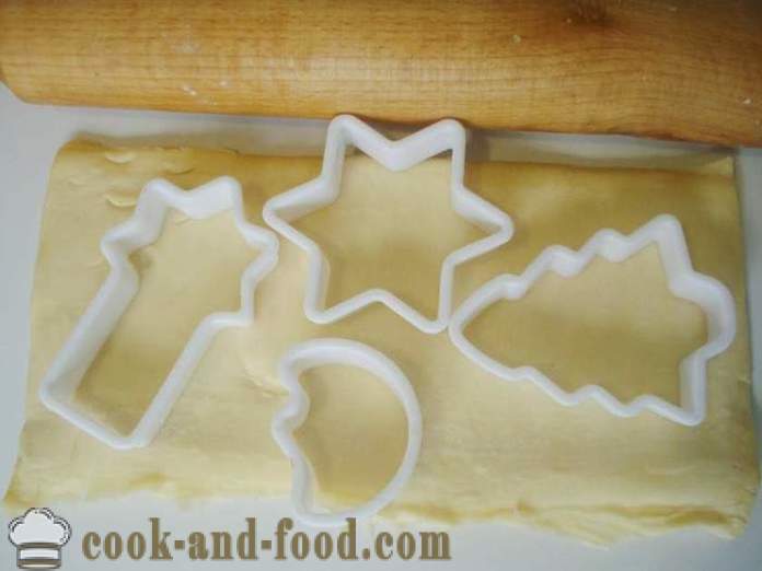Cookies cepat dan lazat dari doh tidak beragi tidak stabil dengan gula dan kacang tanah - bagaimana untuk membuat cookies puff pastri di dalam oven, dengan langkah demi langkah resipi foto