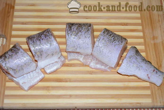 Pike goreng dengan bawang dalam tepung - seperti goreng pike lazat dalam kuali di rumah, langkah demi langkah resipi foto