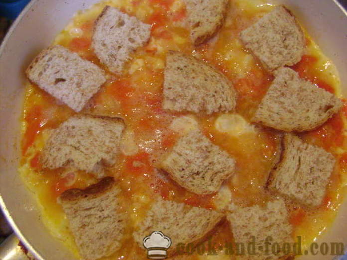 Hancur dalam Itali - bagaimana untuk memasak telur dengan tomato, keju dan roti, dengan langkah demi langkah resipi foto