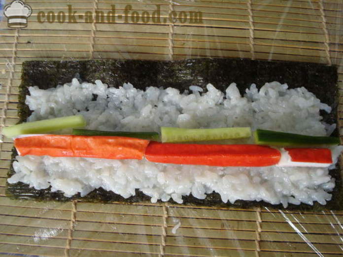 Sushi dengan kayu ketam dan timun - bagaimana untuk membuat sushi dengan kayu ketam di rumah, langkah demi langkah resipi foto
