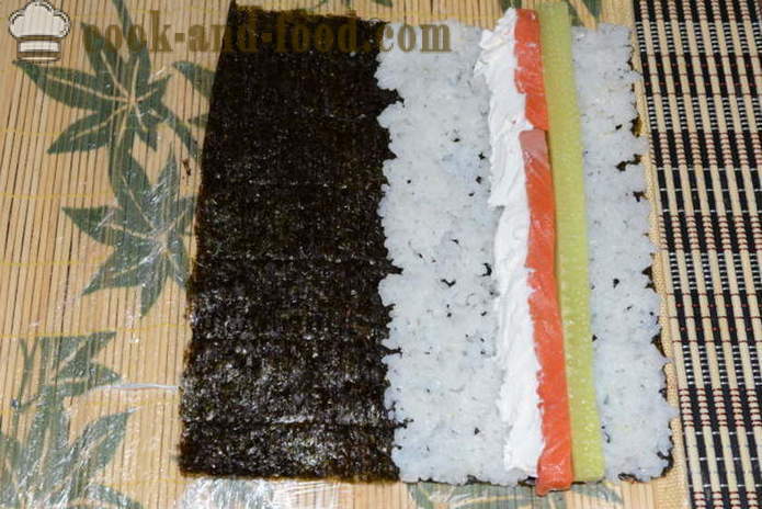Gulung sushi dengan ikan merah, keju dan timun - bagaimana untuk membuat gulung di rumah, langkah demi langkah resipi foto