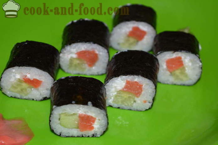 Gulung sushi dengan ikan merah, keju dan timun - bagaimana untuk membuat gulung di rumah, langkah demi langkah resipi foto