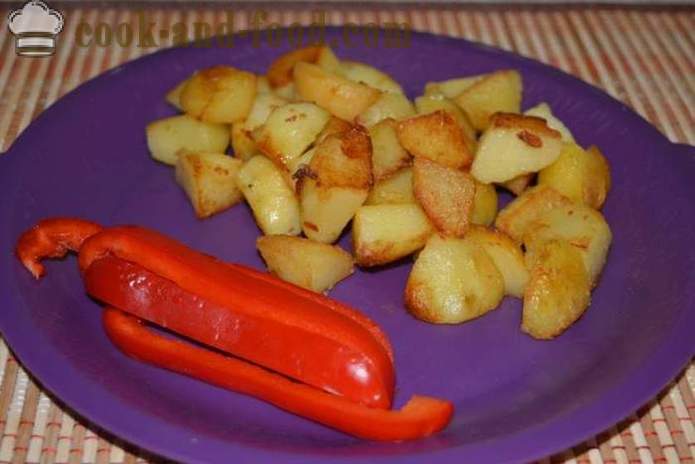 Rebus kentang dalam kulit mereka dalam kuali goreng - hidangan lazat kentang rebus dalam kulit mereka untuk hiasan