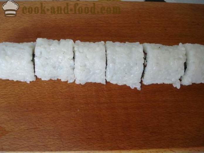 Bagaimana untuk memasak nasi gulung di rumah, langkah demi langkah resipi foto