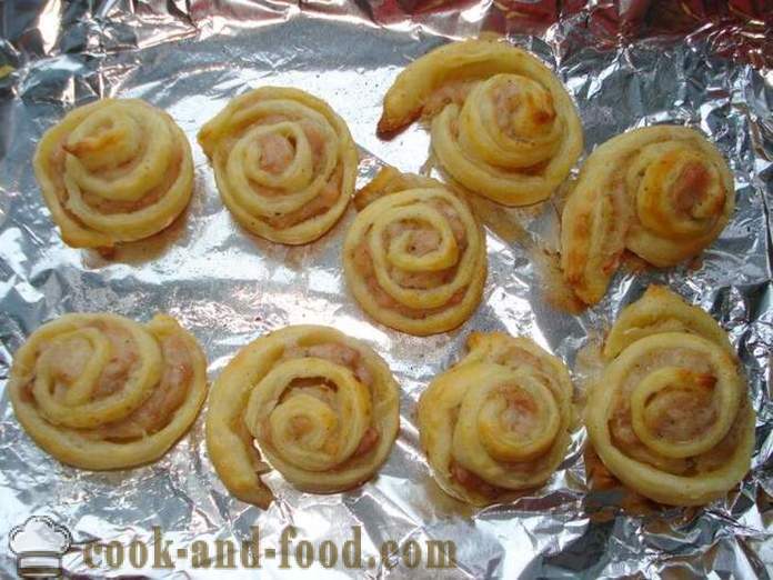 Roses daripada puff pastry siap dengan daging cincang - bagaimana untuk membuat puff pastri dengan daging cincang di dalam oven, dengan langkah dengan gambar langkah resipi