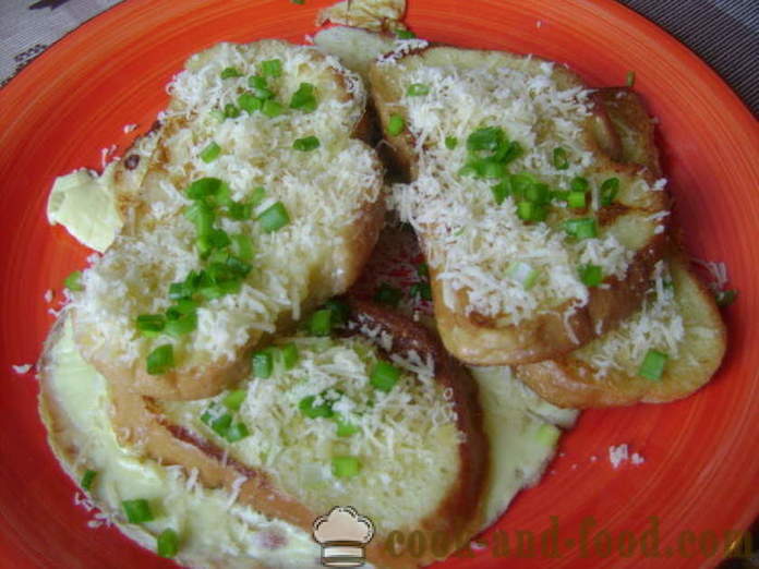 Roti bakar sebantal dengan keju - seperti goreng croutons dalam kuali, langkah demi langkah resipi foto