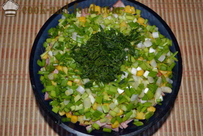 Salad kubis Cina dengan sosej salai, lada dan jagung dalam tin - bagaimana untuk menyediakan salad kubis Cina dengan jagung dan sosej, langkah demi langkah resipi foto