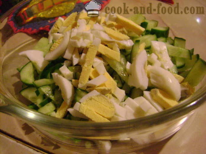 Salad: timun, telur, daun bawang dan mayonis - bagaimana untuk membuat salad timun dengan mayonis, langkah demi langkah resipi foto