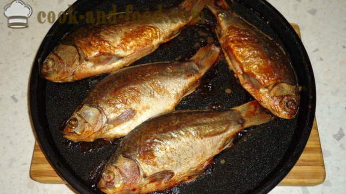 Carp dalam krim masam - bagaimana untuk memasak ikan dalam ketuhar dengan krim, dengan langkah demi langkah resipi foto